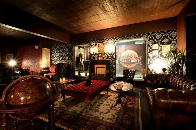 Escape room set up that could be a well-decorated living room.